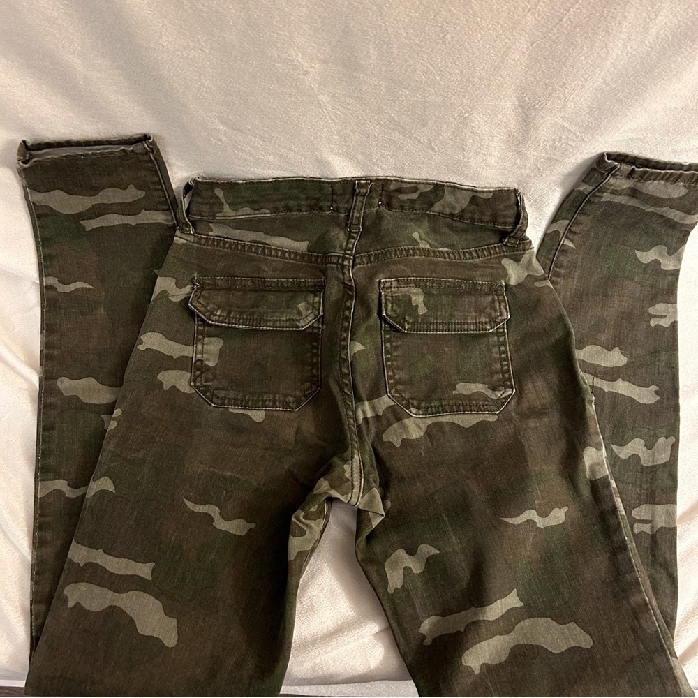 William Rast Jane camo skinny Jean - Picture 2 of 4